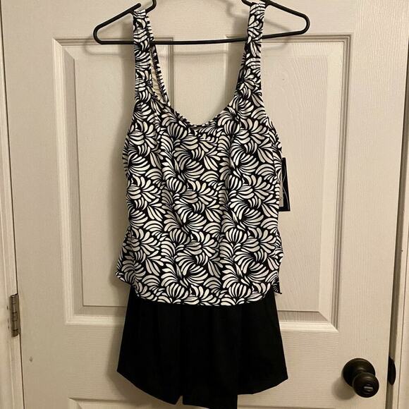 Women’s Lycra Xtra Life One Piece Swimsuit‎ sz 12. Retails for $99. - Picture 1 of 5